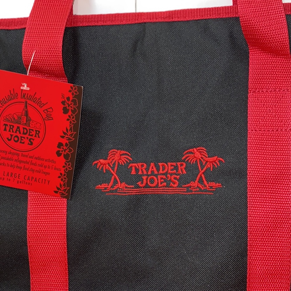 NWT Trader Joe's Black and Red Insulated Cooler Tote Bag. Beach Summer. 7 Gallon - Picture 6 of 6